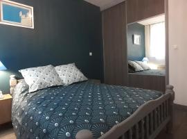 Maison pour 2 à 4 personnes avec jardin proche de la plage et des commerces ROYAN, hotel em Royan