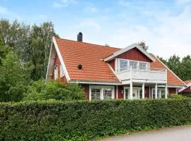 Beautiful Home In Motala With Wifi