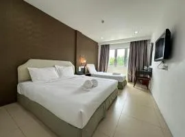 Hotel Twelve at 12 Kuantan Centre