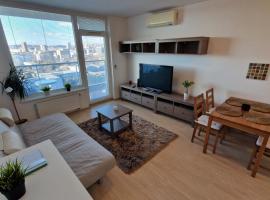 Sunny Apartment with amazing Terrace on the 13th floor near City Center, apartement Bratislavas