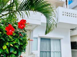 Sunset Beach House, hotel i Chatan