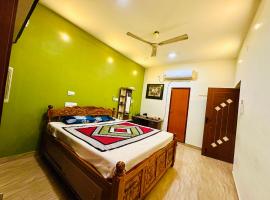 SS Home Stay Accomodation, hotel u gradu 'Tiruvannamalai'