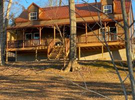 Lakeside Cabin Hot tub close to Ark Encounter, chalé alpino em Corinth