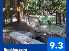 Dreamy 3 bedroom villa on the edge of the Sabie River in Kruger Park Lodge