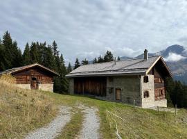 Alpine Hut Acla Sissi Lenzerheide for 9 people, хотел в Валбела