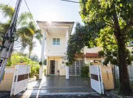 Cosy HomeStay at Penang Island -Beach and Village