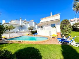 Vilamoura Brightness Villa With Pool by Homing, hotel in Vilamoura