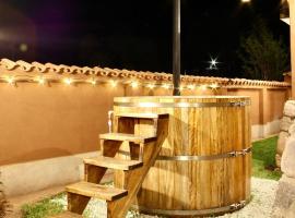 Hot tub cabin at Sacred Valley, hotel di Calca