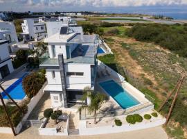 Seaside Luxury Villa, hotell i Paralimni