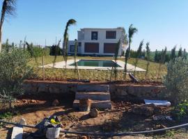 Maison+piscine dans une ferme benslimane, hotel din Ben Slimane