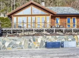 4 Bedroom Cozy Home In Farsund