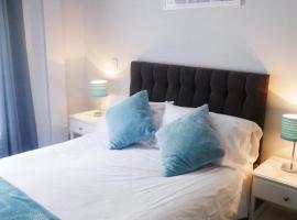 Wood Green Budget Rooms - Next to Mall & Metro Station - 10 Min to City Center, вілла у Лондоні