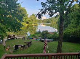 Lake Front Home 15 Min from BlueRidge Mountains., hotel en Stanardsville