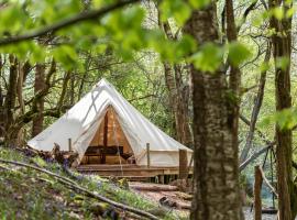 Cuddfan Bach (The Little Hideaway) at Camp Plas: Welshpool şehrinde bir otel