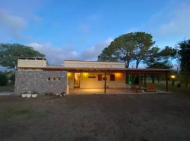 La Pausa. Casa de campo, hotel em Deán Funes