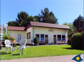 Haus Kieferndüne Bungalow rechts, готель у місті Альбек