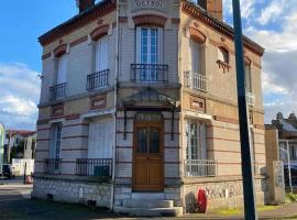 Maison chaleureuse en face de la forêt - proche INSEAD, hotel din Fontainebleau