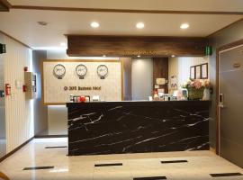 Okpo business hotel: Geoje şehrinde bir otel