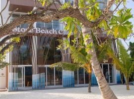 Stone Beach Club: Dhiffushi şehrinde bir otel