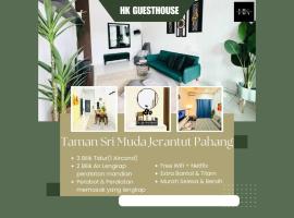 3 Bedroom - HK Guesthouse Jerantut Pahang, hotelli kohteessa Jerantut