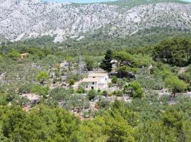 Secluded holiday house Zivogosce - Mala Duba, Makarska - 19811, hotel u Igranama