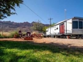 Moab RV Resort Glamping RV Fully Setup OK42, khách sạn ở Moab