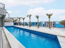 Ddosi Aewol Pool Villa, khách sạn ở Jeju