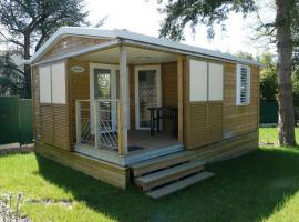 CAMPING ONLYCAMP DU MOULIN, hotell i Clisson