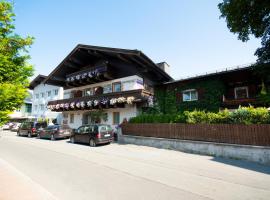 Pension Max, hotel in Zell am See