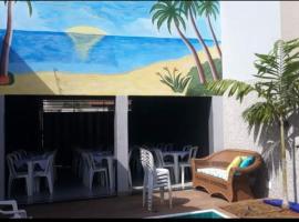 Casa mobiliada para periodo TECNOSHOW 3 quartos sendo 1 suíte todos com ar condicionado sala copa cozinha lavanderia área de lazer com piscina e bar molhado com.churrasqueiras cozinha montada, hotell sihtkohas Rio Verde