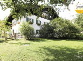 Ferienhaus in Riederau mit Großem Garten, hotel en Dießen am Ammersee