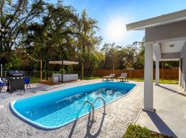 Spacious Brandon Home with Pool and Hot Tub!, hotel u gradu Brendon