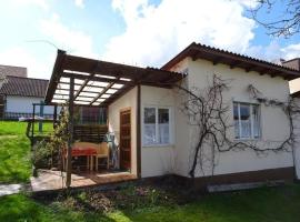 Kleines Ferienhaus mit Garten und Grill in Garitz, hotel di Bad Kissingen