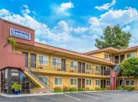 Travelodge by Wyndham Burbank-Glendale