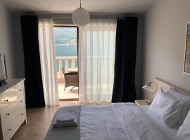 Turquoise Beachside Apartments, apartemen di Dobrota