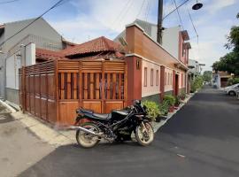 Homestay Cendana Candi-1 Blok F1 Np-Kudus, hotel v destinaci Kudus