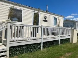 Pets Stay free 2 bedroom caravan at heacham beach