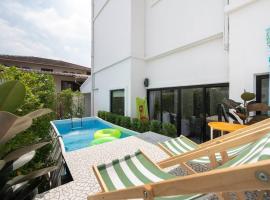 MIQ Ekkamai3_Pool Villa_3BR house, hotell i Bangkok