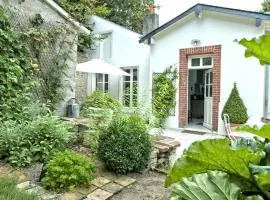 Gîte de Charme au Cœur de Blois avec Jardin Privé, Garage et Équipements Modernes - FR-1-491-425