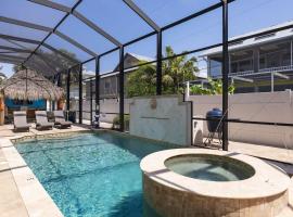 Gorgeous Beach Condo with Pool Spa and Bikes, hotel em Fort Myers Beach