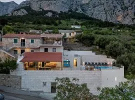 Villa Irena with heated pool and sea view