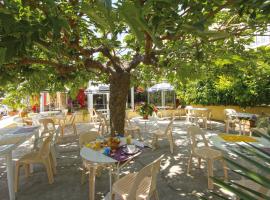 Hôtel La Croix de Malte, hotel en La Ciotat