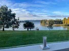 Horizons 424 Lake Jindabyne Waterfront 2 Bedroom Apartment