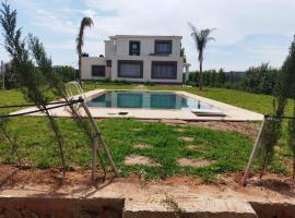 Maison avec piscine dans une ferme benslimane, hotel din Ben Slimane