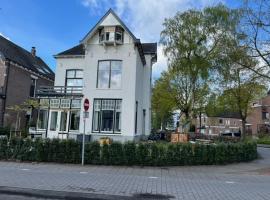 Luxe kamer in stadsvilla, gratis parkeren!, bed and breakfast a Apeldoorn