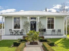 Historic Charm in Greytown - Cosy Kowhai Cottage: Greytown şehrinde bir otel