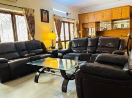 Best Individual Home stay Near Apollo Jubilee Hills, allotjament vacacional a Hyderabad