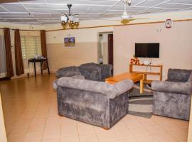 Karura and friends airbnb (affordable), casa vacacional en Diani Beach