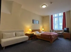 Very central apartments, 5 min to city center, no reception