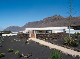 LANZAROTE FAMARA BEACH BUNGALOW, bungalow i Famara